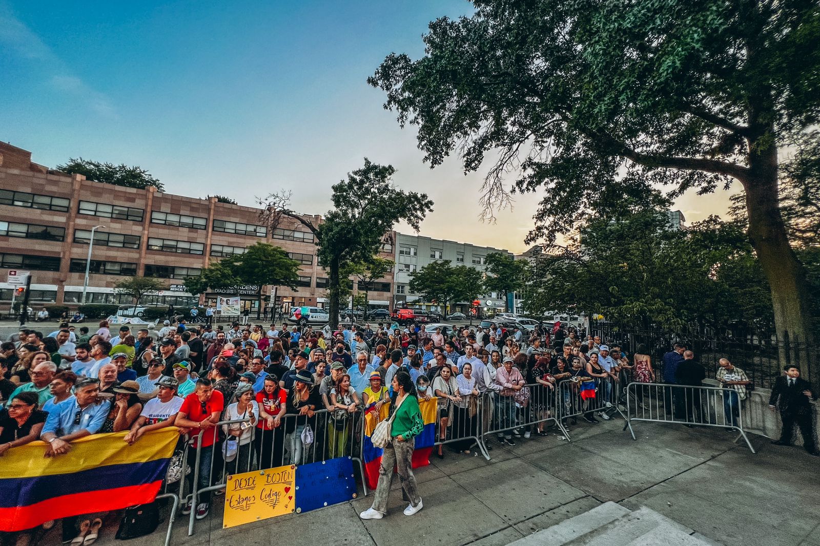 Una tarde llena de mucho talento, colorido patrio y fraternidad se vivió previo a la llegada del Presidente Gustavo Petro al Queens Borough Hall