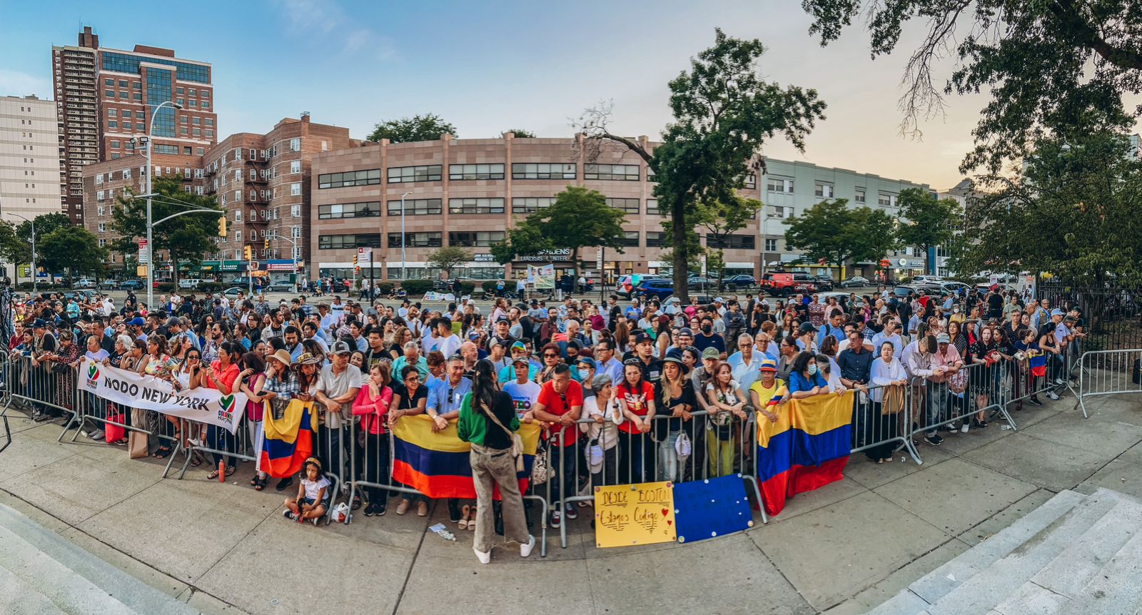 Una tarde llena de mucho talento, colorido patrio y fraternidad se vivió previo a la llegada del Presidente Gustavo Petro al Queens Borough Hall