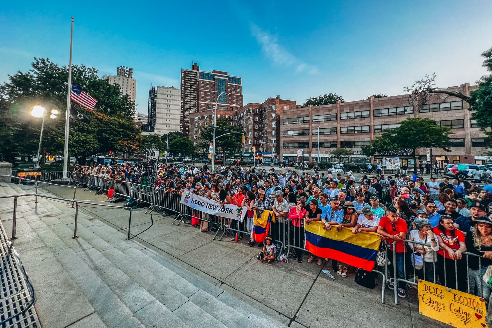 Una tarde llena de mucho talento, colorido patrio y fraternidad se vivió previo a la llegada del Presidente Gustavo Petro al Queens Borough Hall