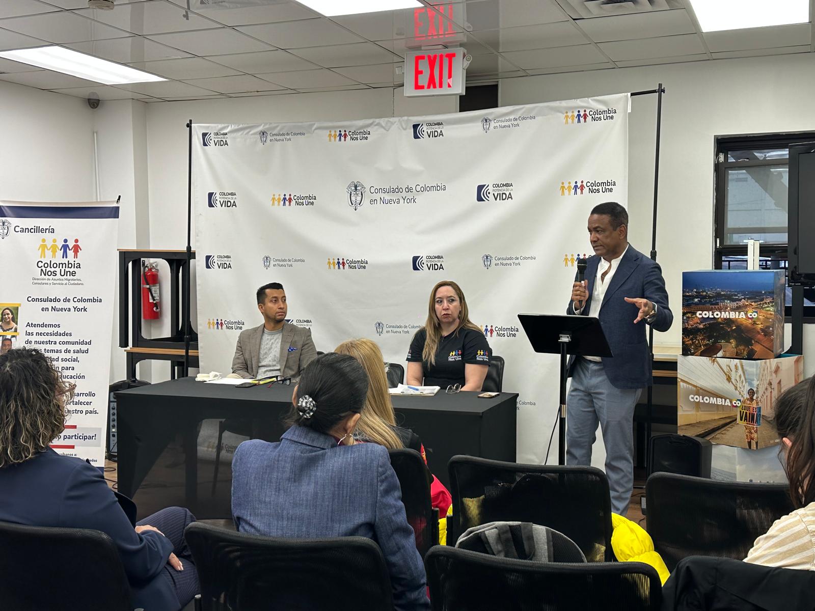 Acceso a trámites, convocatoria de jurados y medidas para mejorar la atención: temas de la reunión del cónsul Orozco con la comunidad de Nueva York y Connecticut