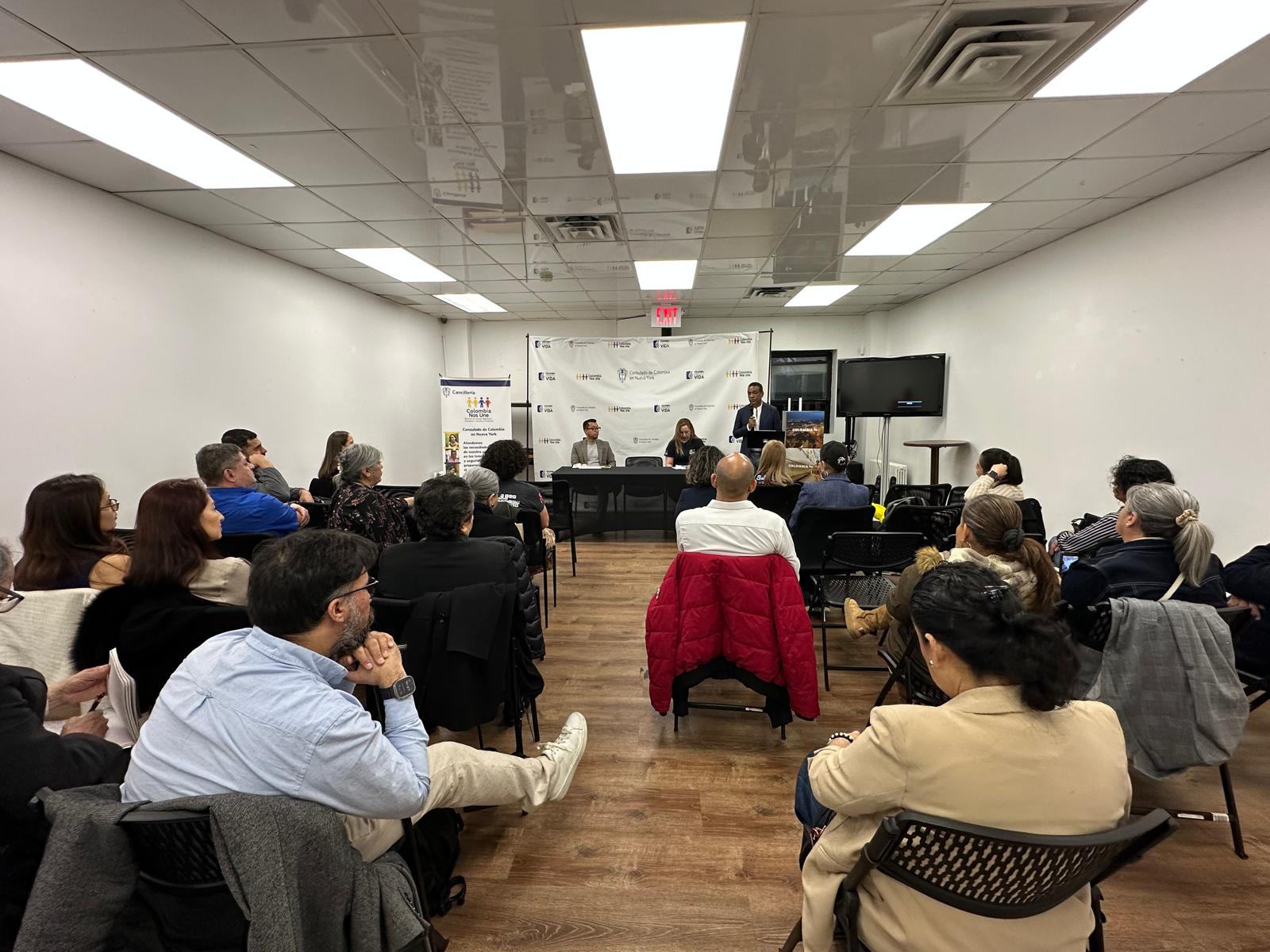 Acceso a trámites, convocatoria de jurados y medidas para mejorar la atención: temas de la reunión del cónsul Orozco con la comunidad de Nueva York y Connecticut