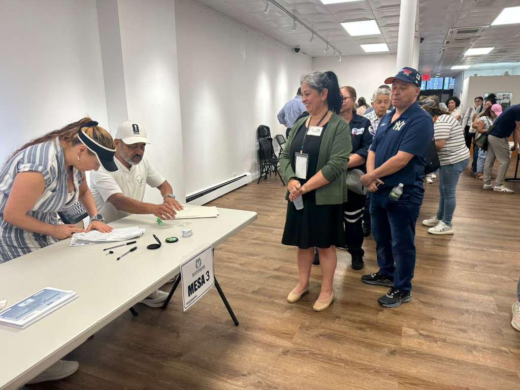 Comenzó sin contratiempos la votación anticipada para la segunda vuelta presidencial en el Consulado de Colombia en Nueva York