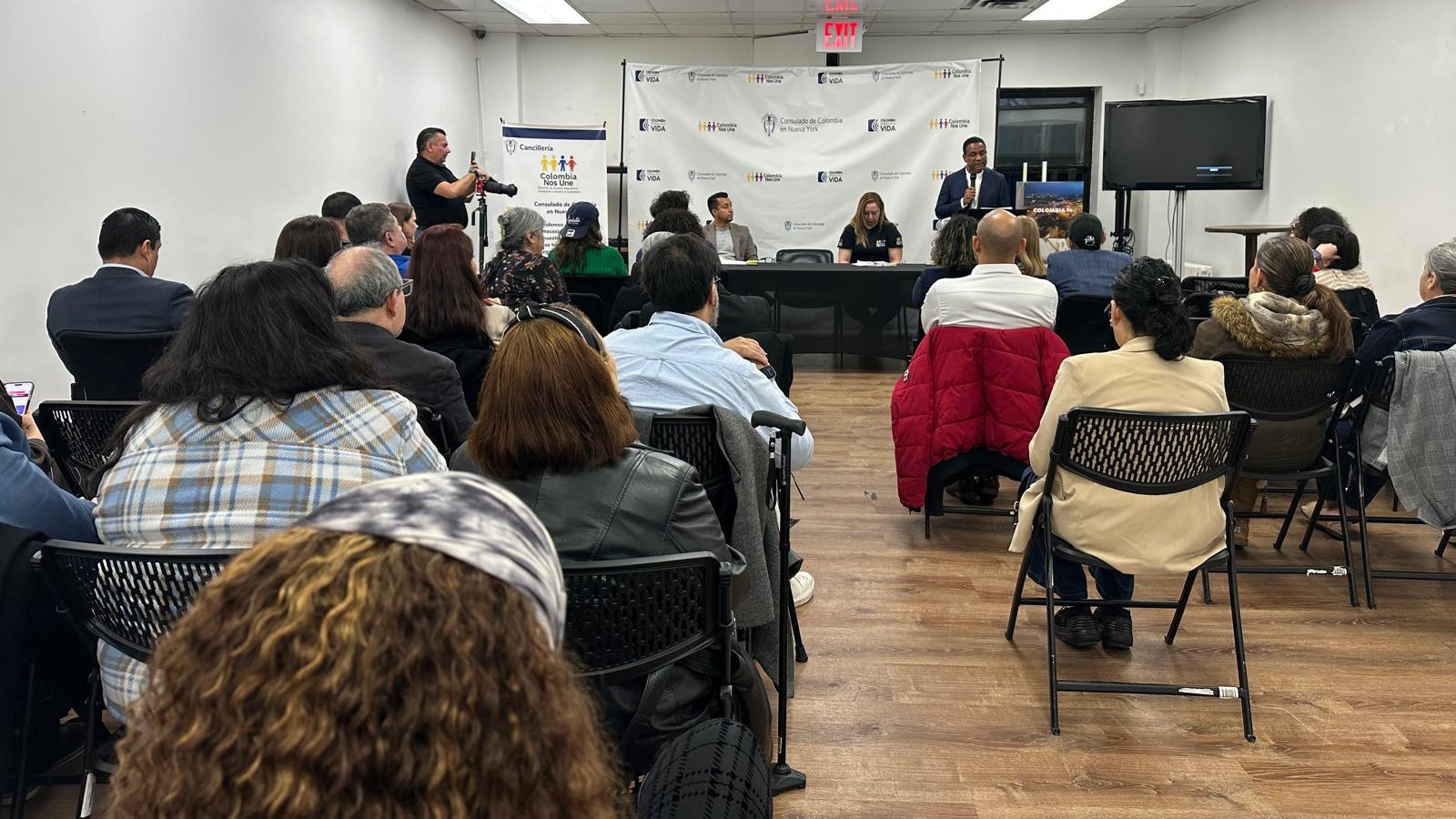 Acceso a trámites, convocatoria de jurados y medidas para mejorar la atención: temas de la reunión del cónsul Orozco con la comunidad de Nueva York y Connecticut