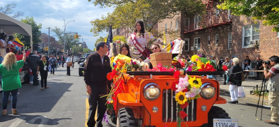 Consulado de Colombia en Nueva York estuvo presente en el desfile que dio inicio a la celebración del mes Nacional de la Herencia Hispana 