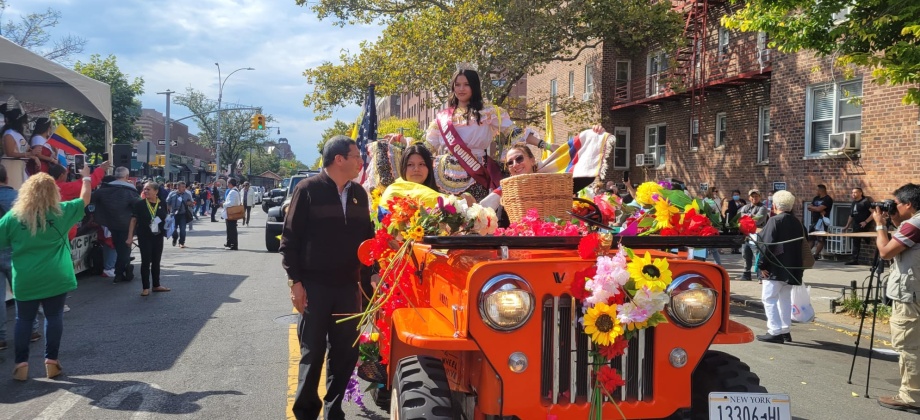 Consulado de Colombia en Nueva York estuvo presente en el desfile que dio inicio a la celebración del mes Nacional de la Herencia Hispana 