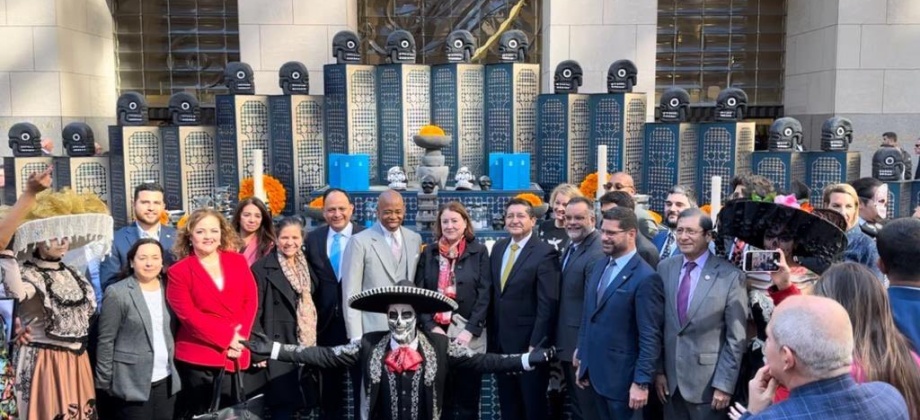 En Nueva York, Colombia acompañó a los mexicanos en la inauguración de la Gran Ofrenda Floral del día de Muertos ubicado en Rockefeller  