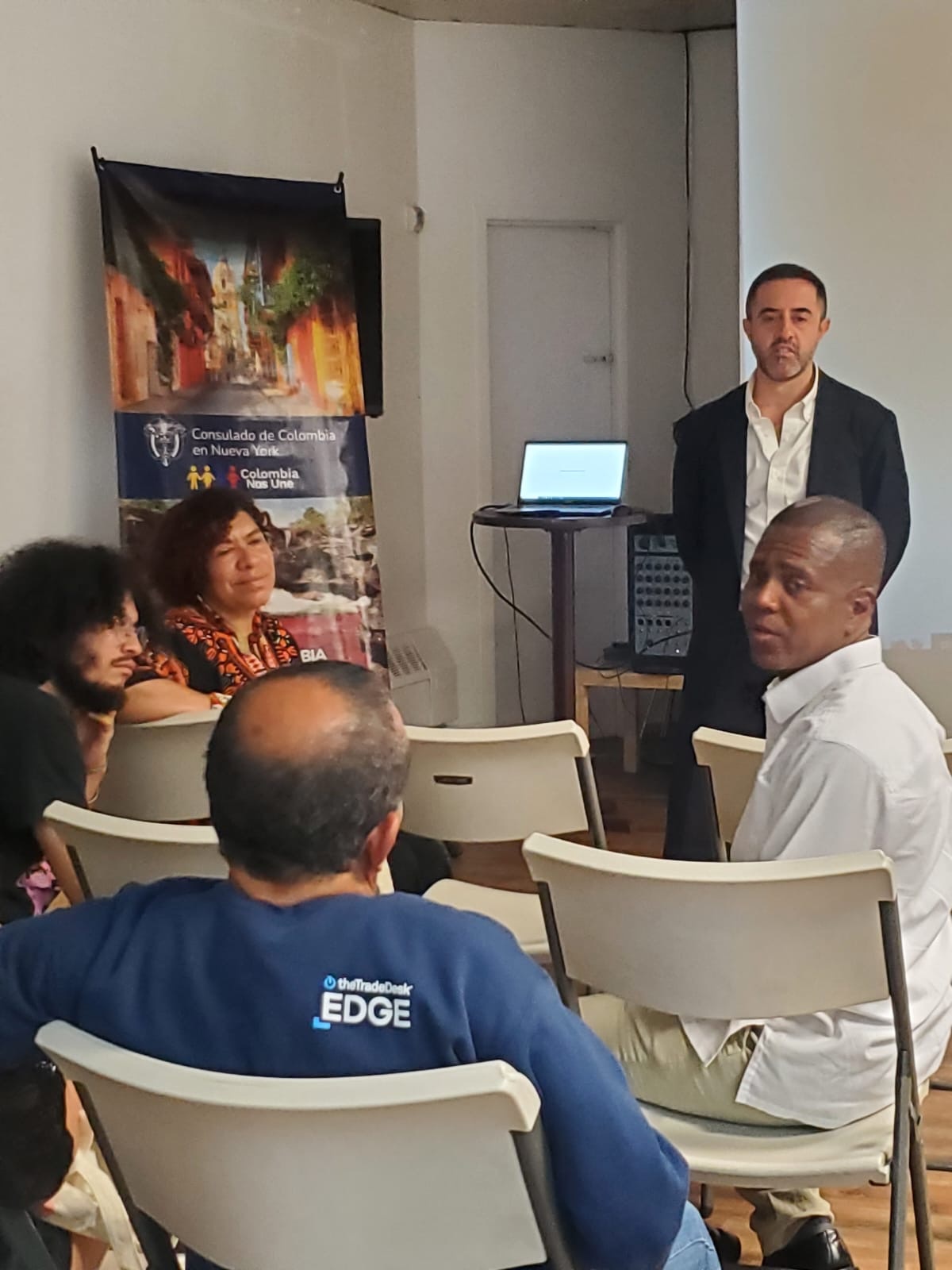 Con un conversatorio sobre los antecedentes de la abolición de la esclavitud en Colombia, el Consulado inició la serie de actividades para conmemorar el Día de la Afrocolombianidad